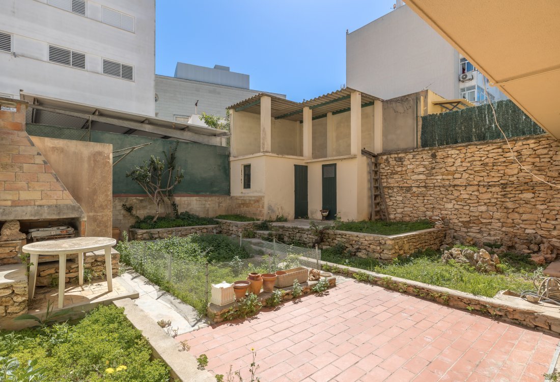 Traditional-style property with garden to renovate in the heart of Ibiza Town - 3
