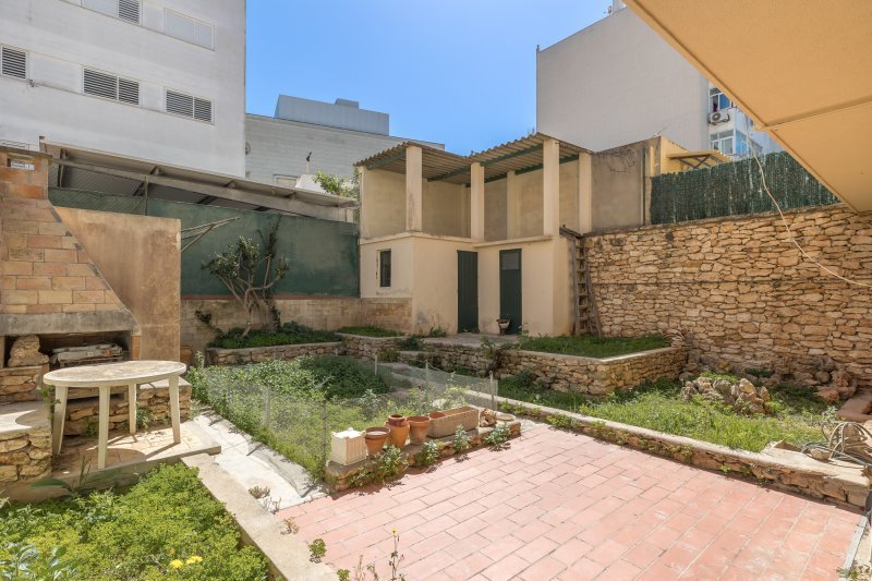 Traditional-style property with garden to renovate in the heart of Ibiza Town - 3