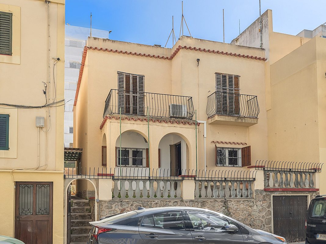 Traditional-style property with garden to renovate in the heart of Ibiza Town - 1