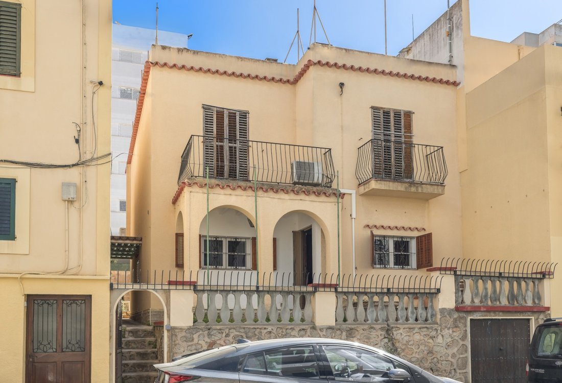 Traditional-style property with garden to renovate in the heart of Ibiza Town - 1