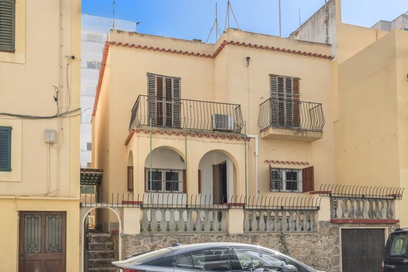 Traditional-style property with garden to renovate in the heart of Ibiza Town - 1