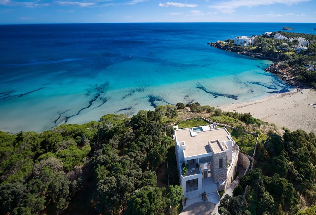 Exclusive building plot with license right above the beach - 8