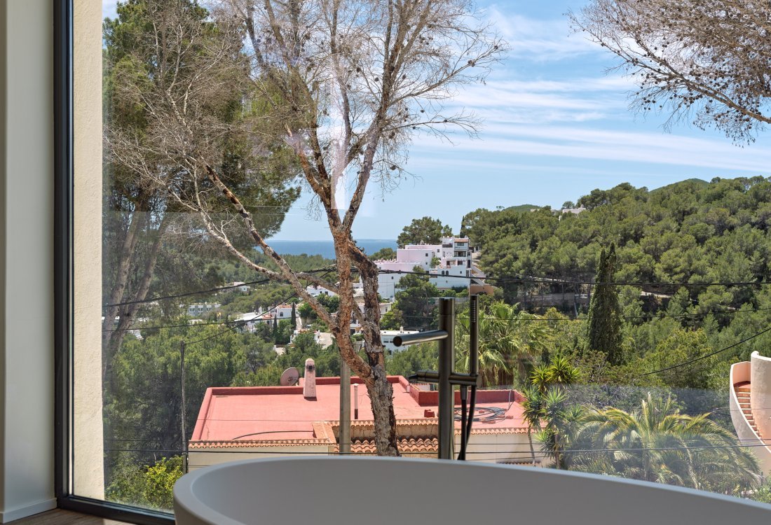 Stylishly renovated villa with mediterranean flair - 24