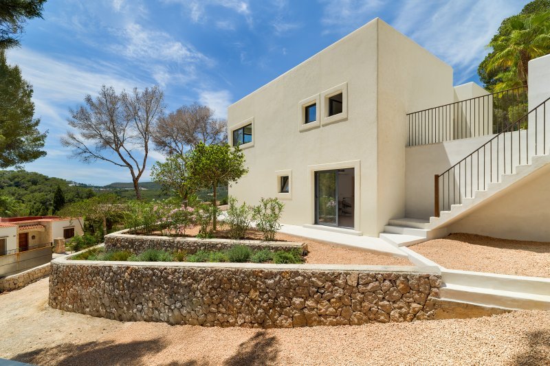Villa elegantemente renovada con un toque mediterráneo - 4