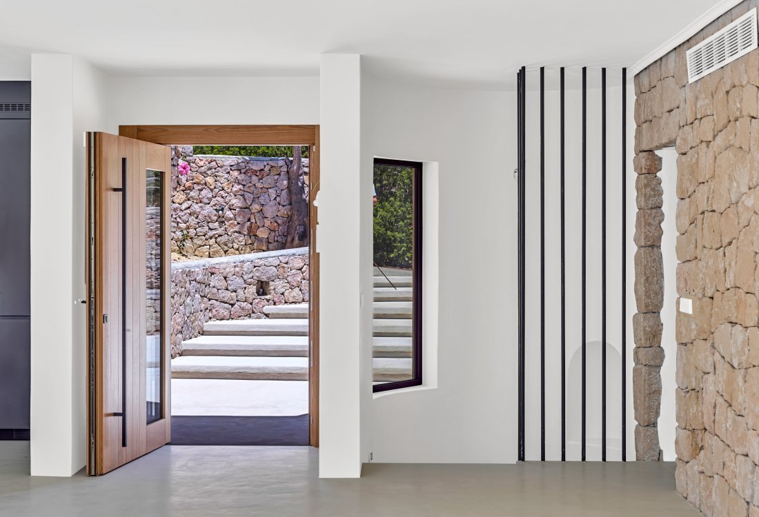Stylishly renovated villa with mediterranean flair - 16