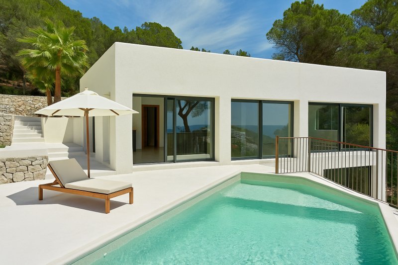 Villa elegantemente renovada con un toque mediterráneo - 1