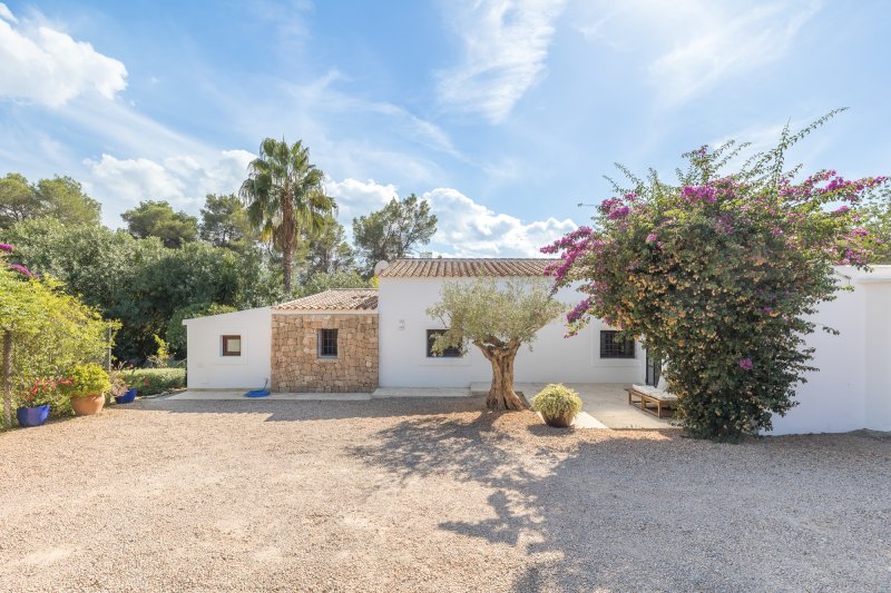 Finca renovada de alta calidad con pozo propio - 3