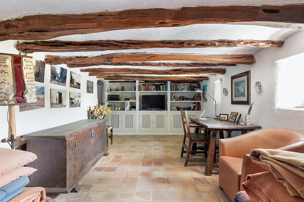 Authentic country estate with panoramic views - 11