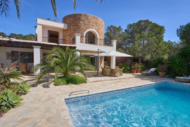 Villa de estilo tradicional junto al mar - 2