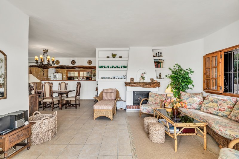 Villa de estilo tradicional junto al mar - 4