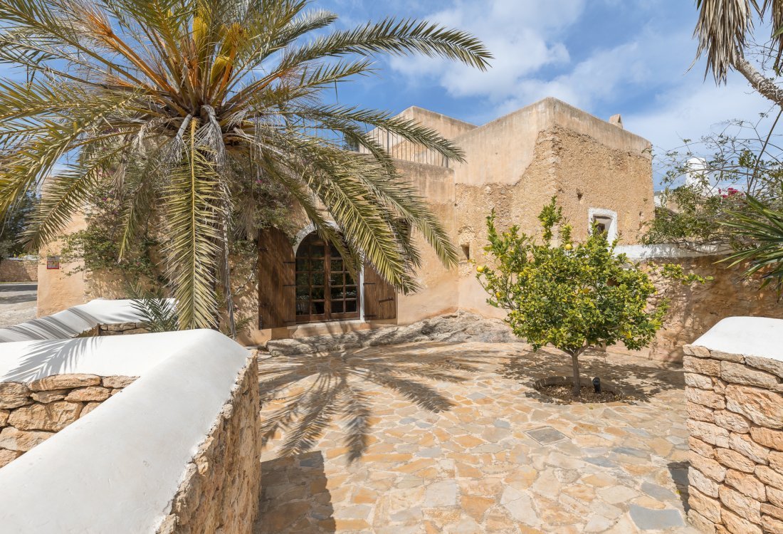 Two authentic fincas in a privileged setting - 8