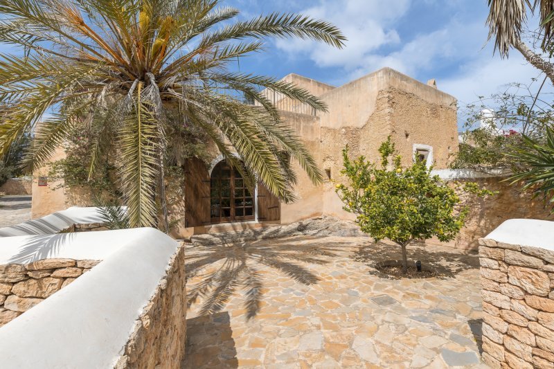 Two authentic fincas in a privileged setting - 5