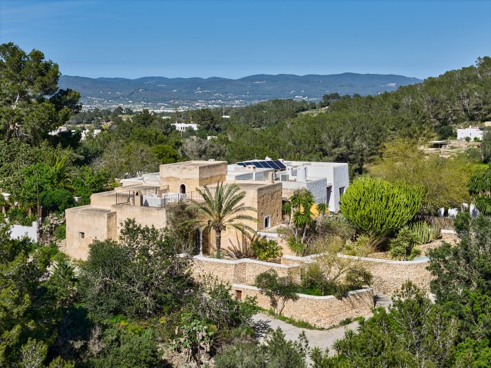 Two independent fincas in a privileged setting - 1