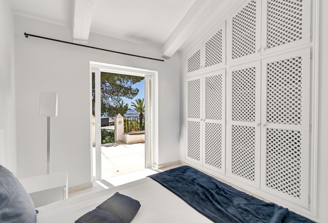 Villa with panoramic sea views in exclusive gated community - 49