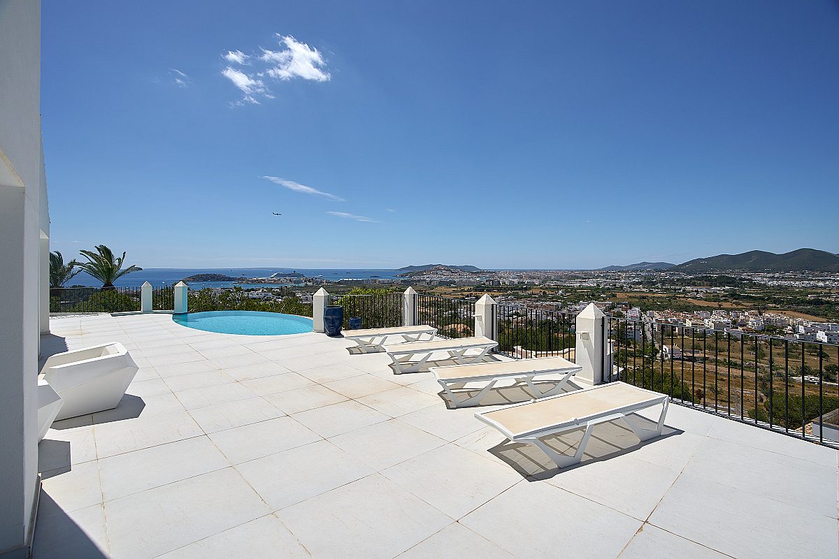 Villa with panoramic sea views in exclusive gated community - 5