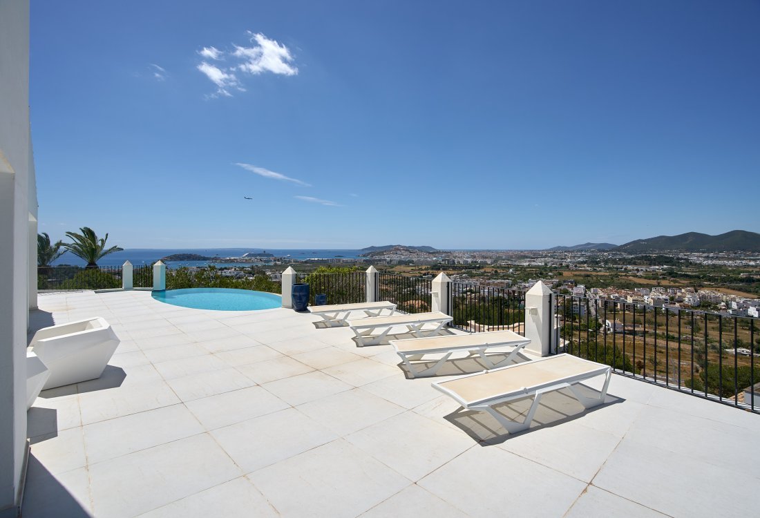 Villa with panoramic sea views in exclusive gated community - 9