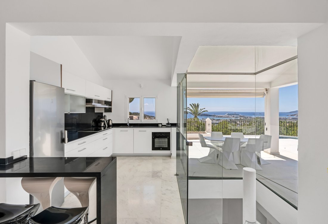 Villa with panoramic sea views in exclusive gated community - 23
