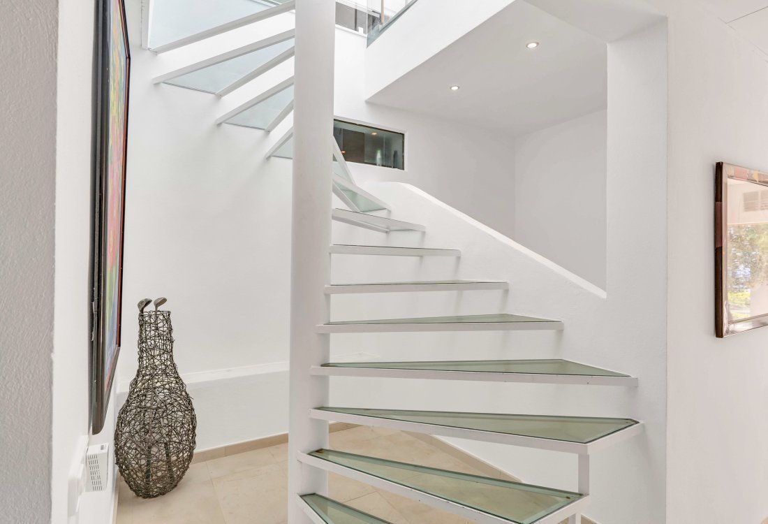 Villa with panoramic sea views in exclusive gated community - 25