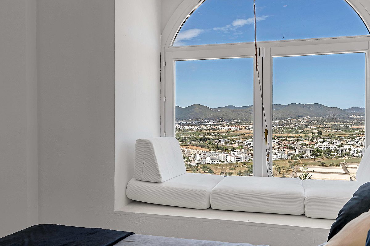 Villa with panoramic sea views in exclusive gated community - 17