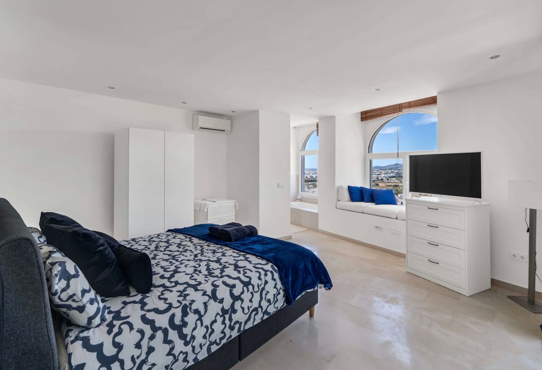 Villa with panoramic sea views in exclusive gated community - 35