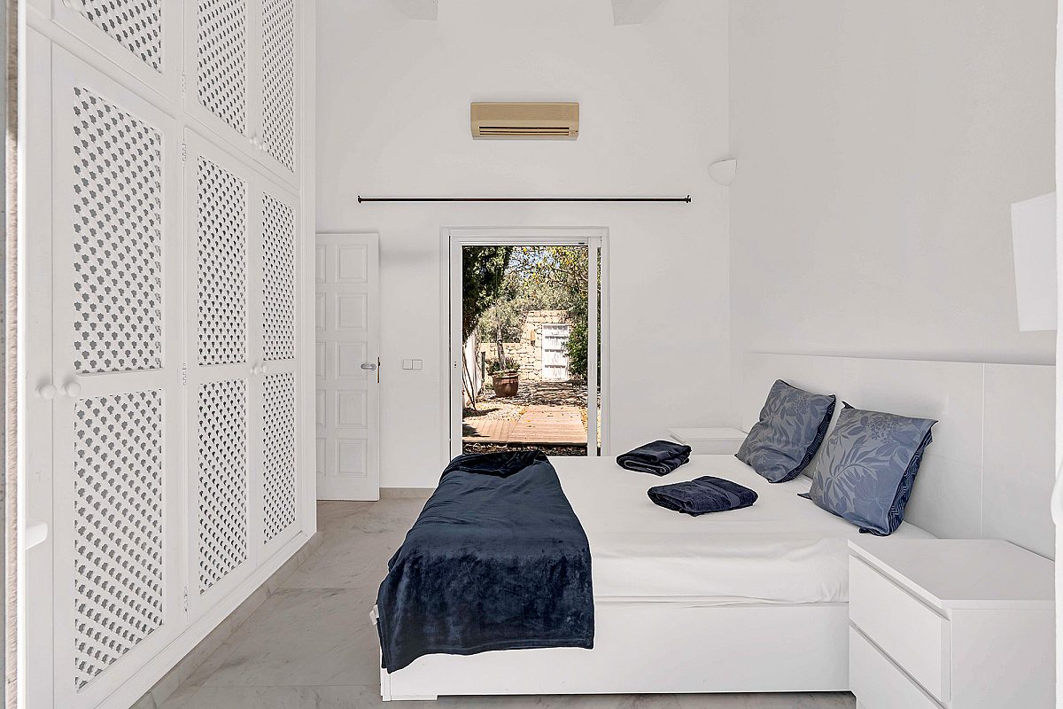 Villa with panoramic sea views in exclusive gated community - 24
