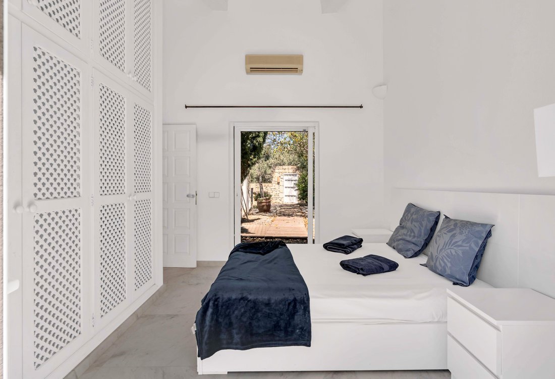 Villa with panoramic sea views in exclusive gated community - 47
