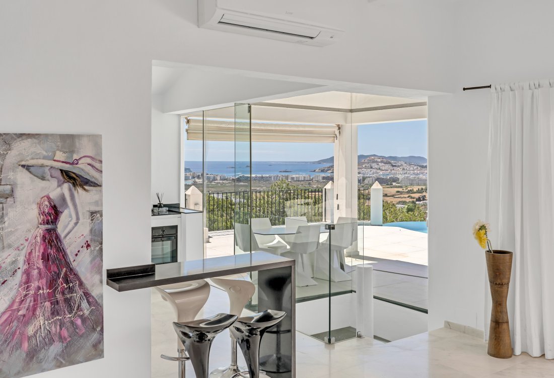 Villa with panoramic sea views in exclusive gated community - 13