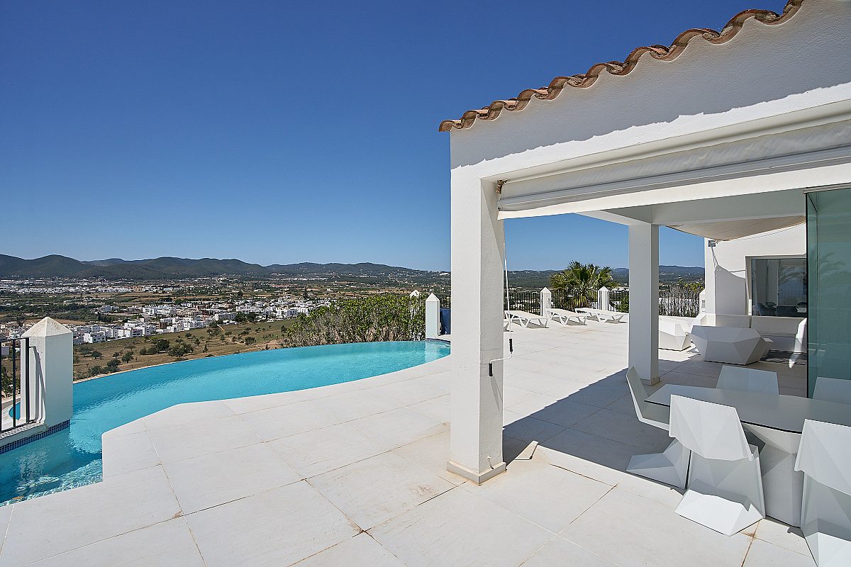 Villa with panoramic sea views in exclusive gated community - 6