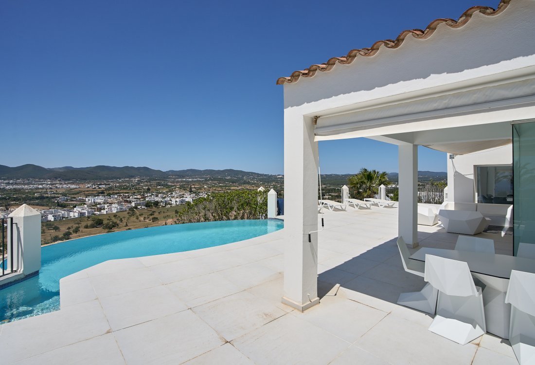 Villa with panoramic sea views in exclusive gated community - 11