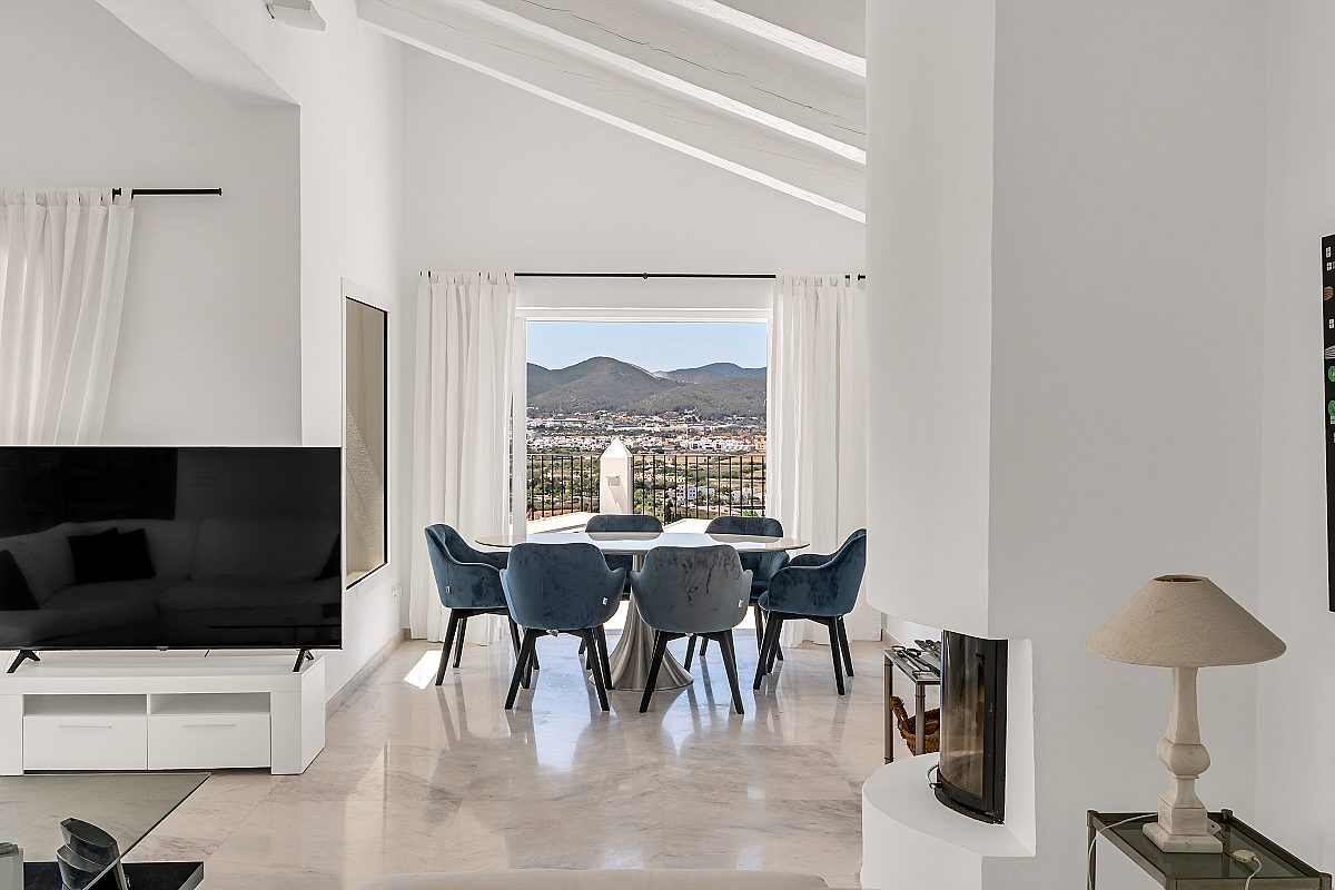 Villa with panoramic sea views in exclusive gated community - 11