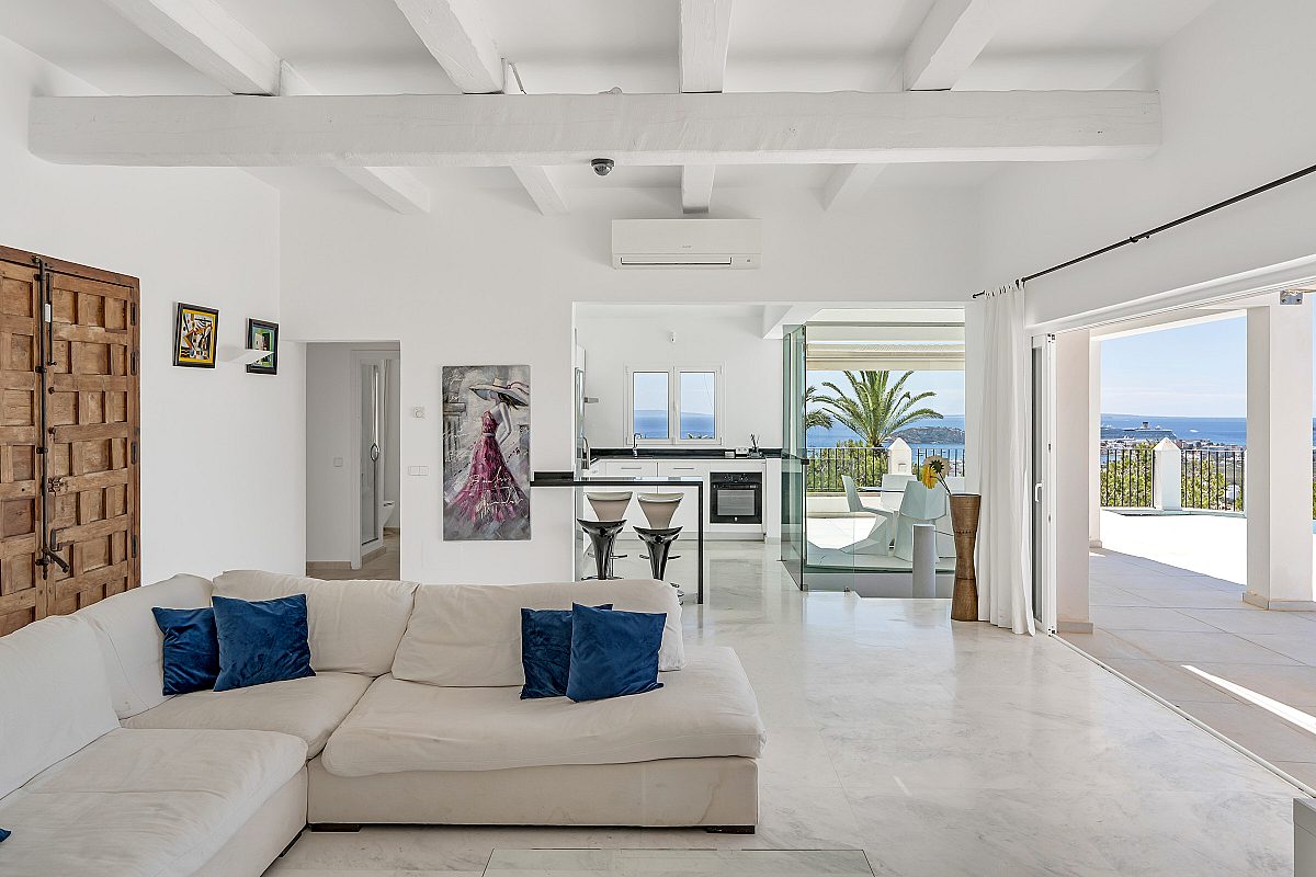 Villa with panoramic sea views in exclusive gated community - 9