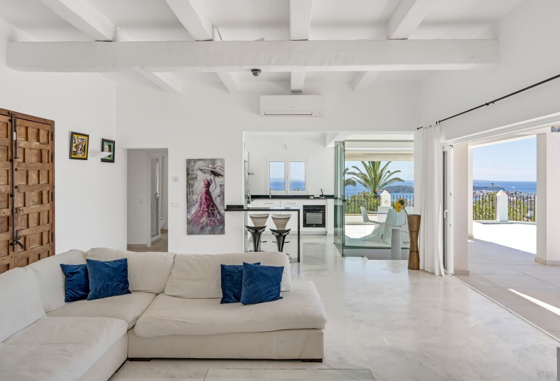 Villa with panoramic sea views in exclusive gated community - 17