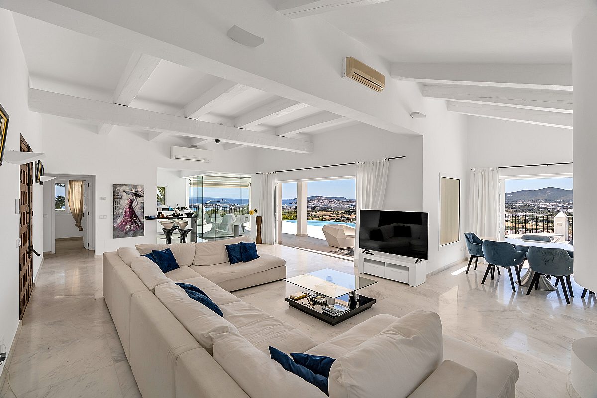 Villa with panoramic sea views in exclusive gated community - 8