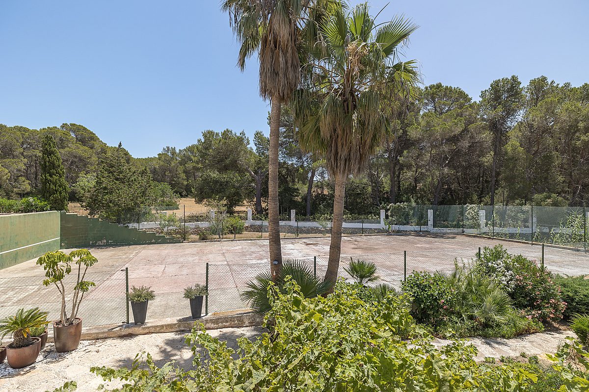 Mediterrane Villa mit Tennisplatz in begehrter Lage - 28