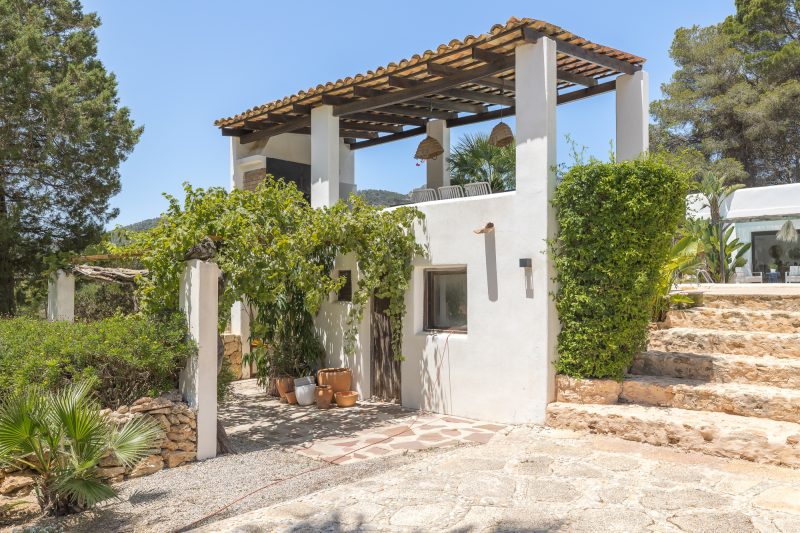 Mediterrane Villa mit Tennisplatz in begehrter Lage - 5