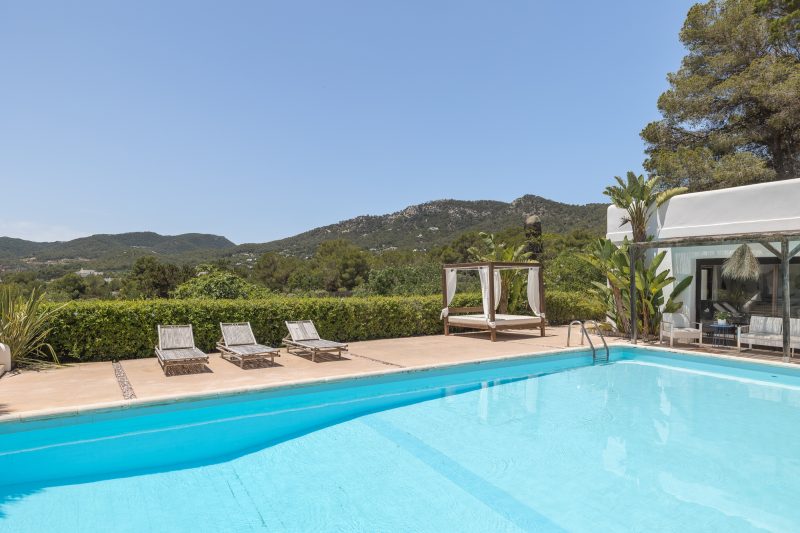 Mediterrane Villa mit Tennisplatz in begehrter Lage - 2