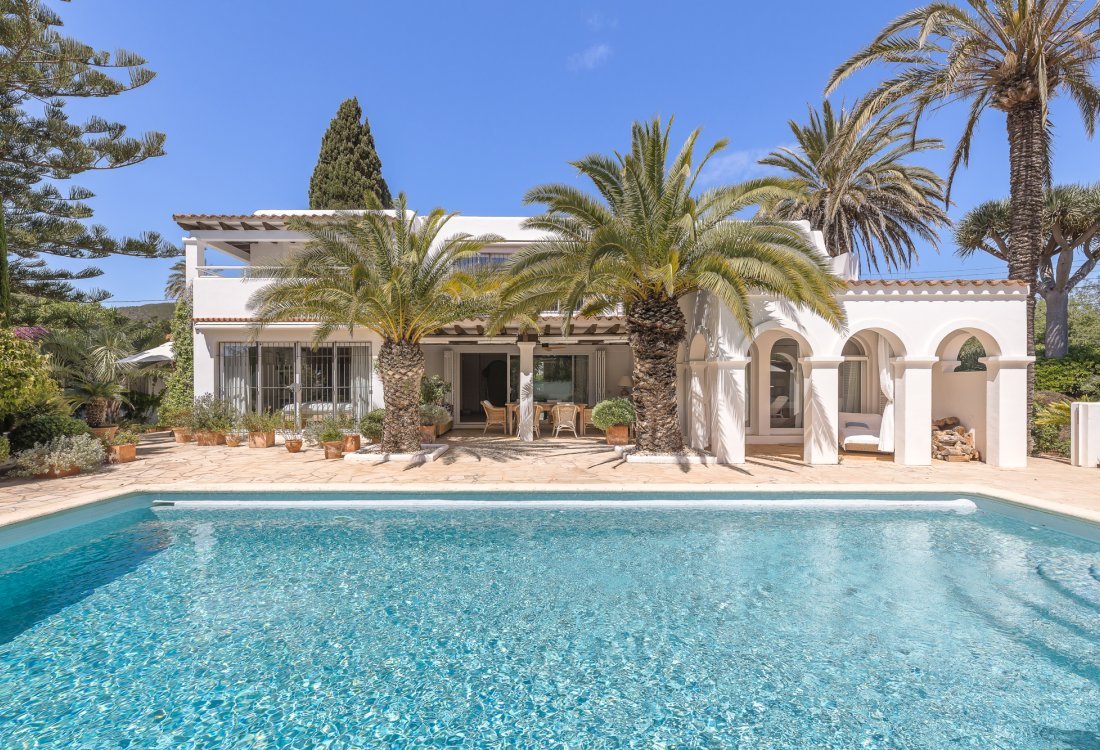 Villa mediterránea con hermoso jardín cerca de la ciudad - 1