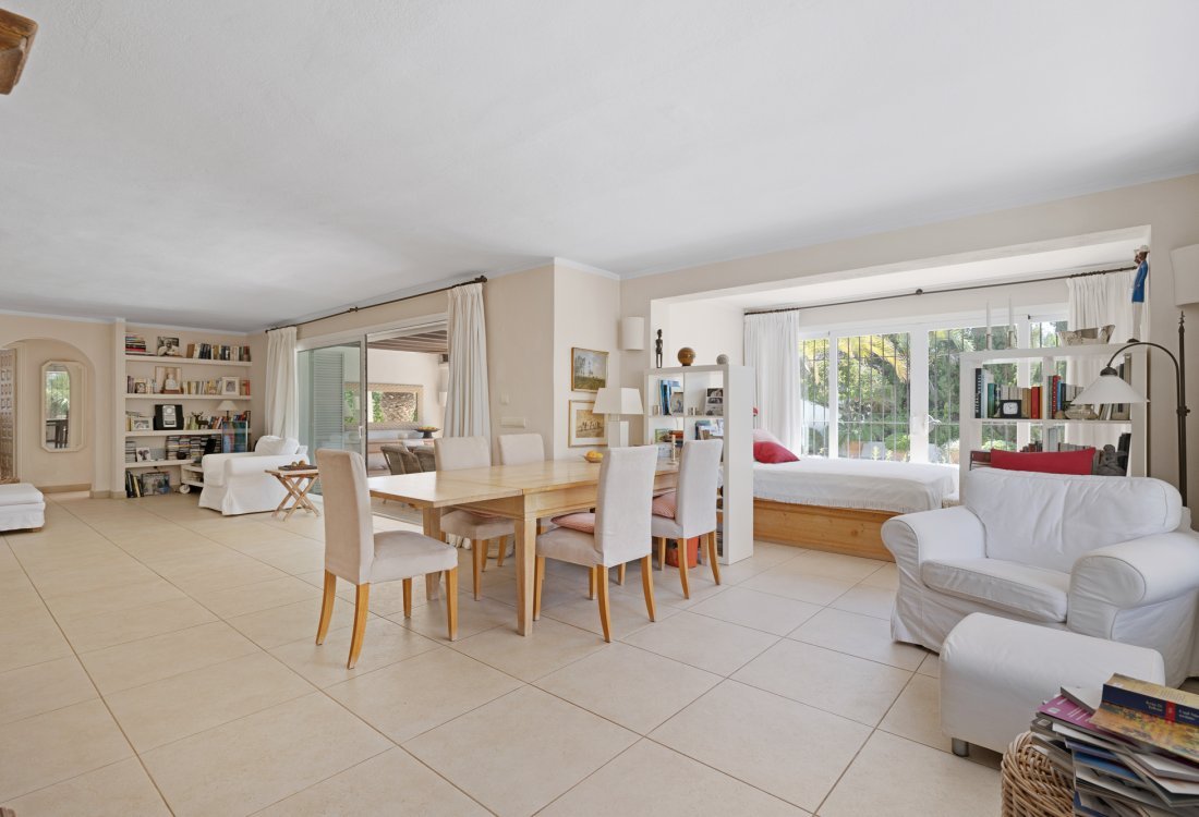 Villa mediterránea con hermoso jardín cerca de la ciudad - 6