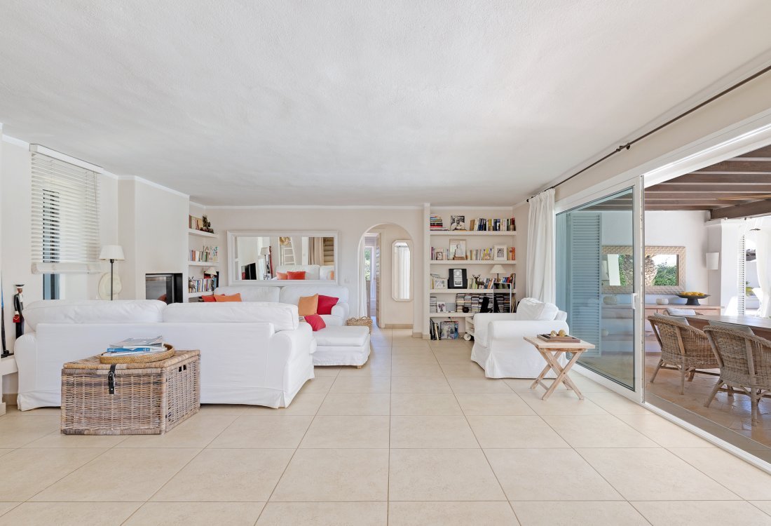 Villa mediterránea con hermoso jardín cerca de la ciudad - 4