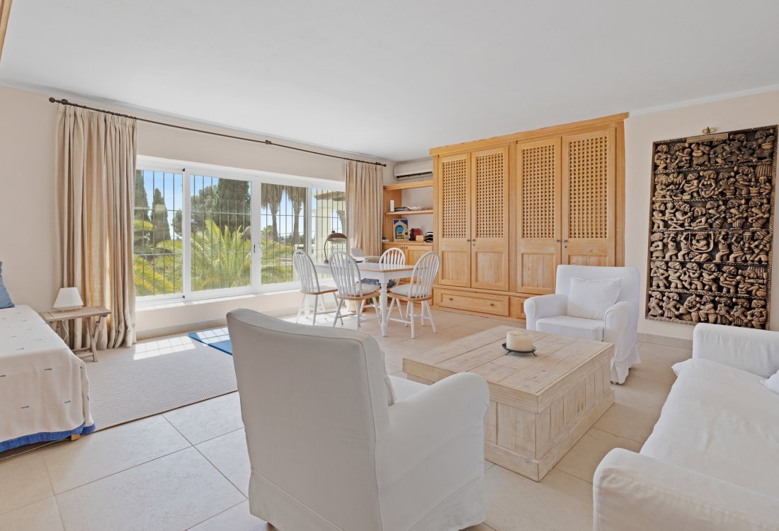 Villa mediterránea con hermoso jardín cerca de la ciudad - 26