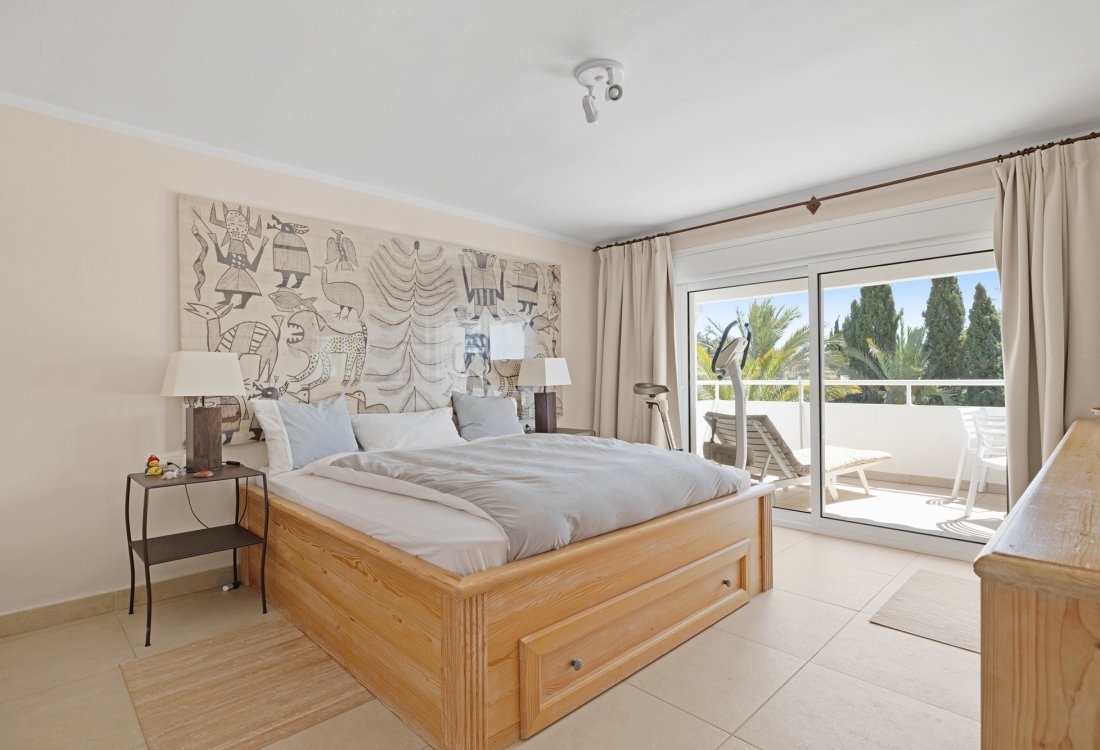 Villa mediterránea con hermoso jardín cerca de la ciudad - 18