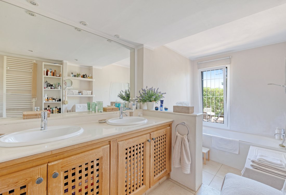 Villa mediterránea con hermoso jardín cerca de la ciudad - 28