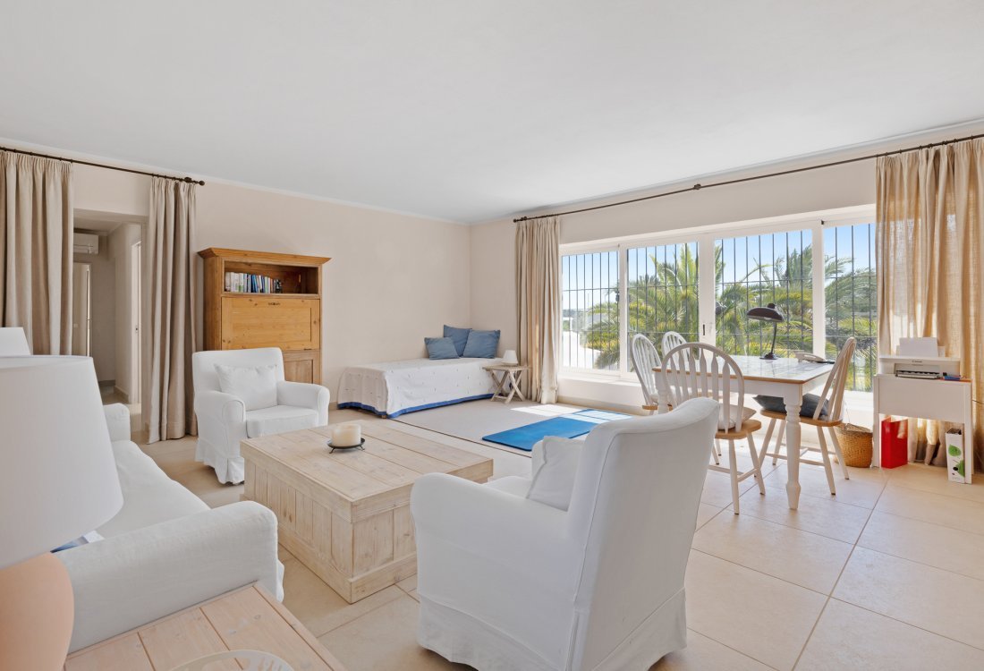 Villa mediterránea con hermoso jardín cerca de la ciudad - 24