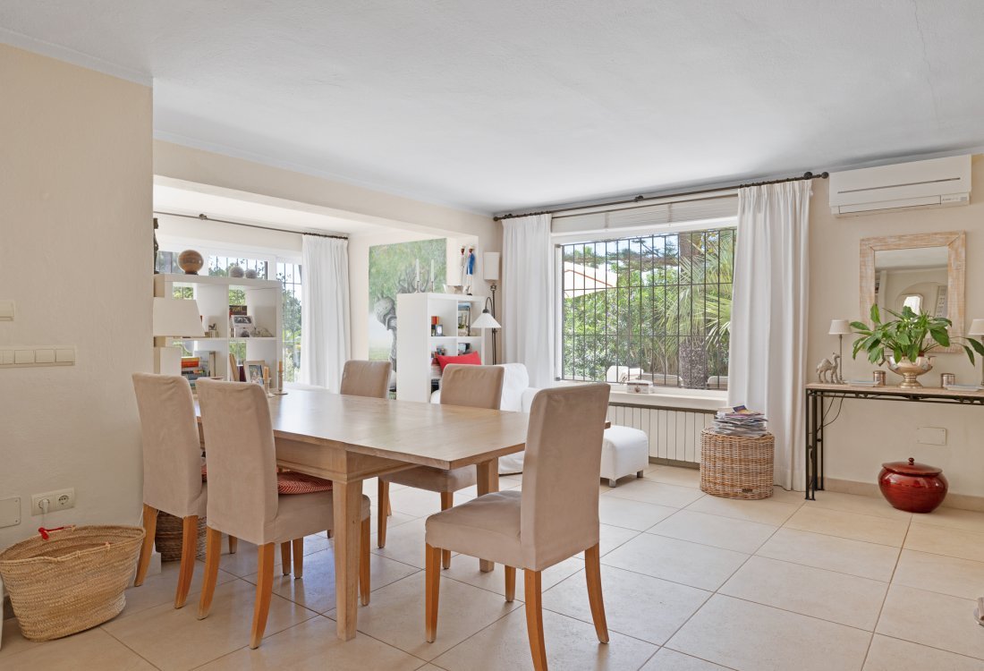 Villa mediterránea con hermoso jardín cerca de la ciudad - 8