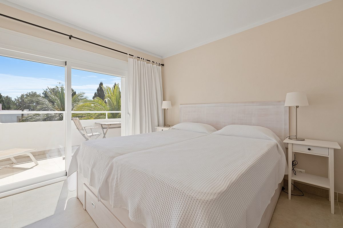 Mediterrane Villa mit wunderschönem Garten in Stadtnähe - 12