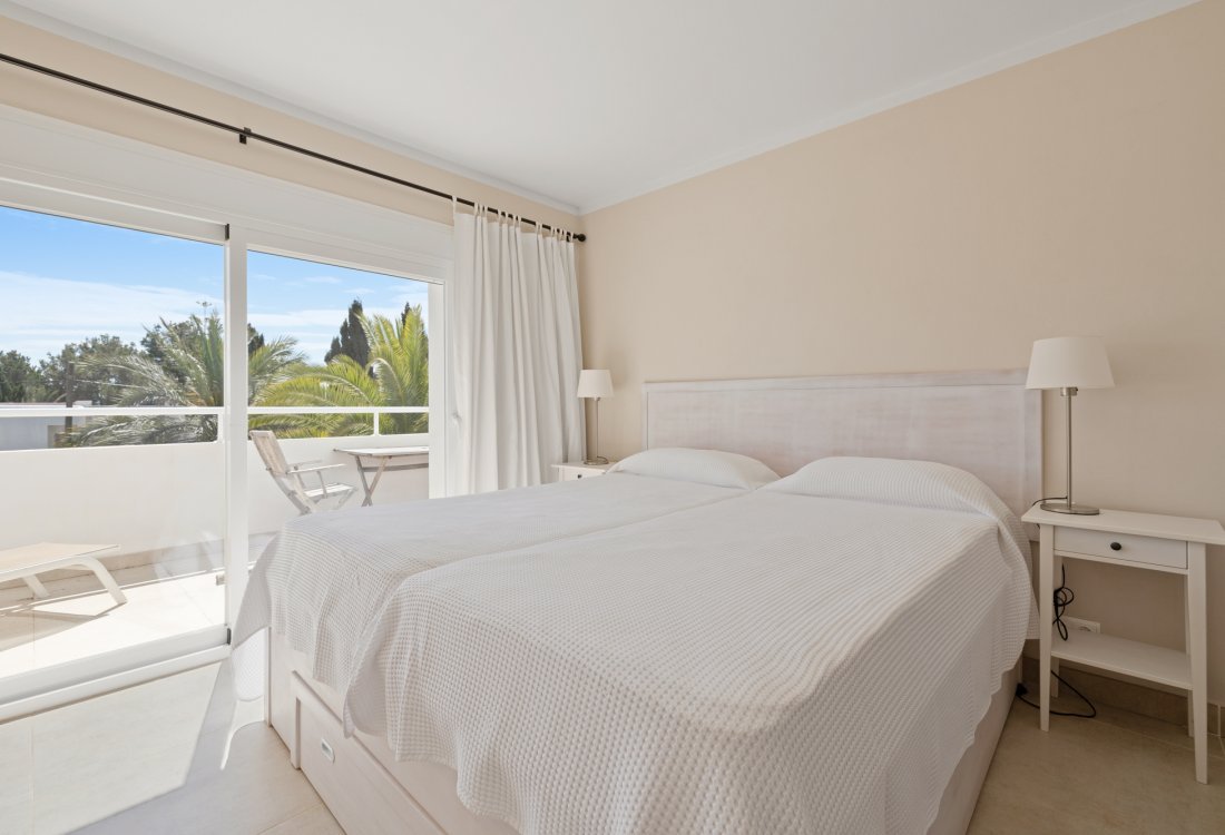 Villa mediterránea con hermoso jardín cerca de la ciudad - 22