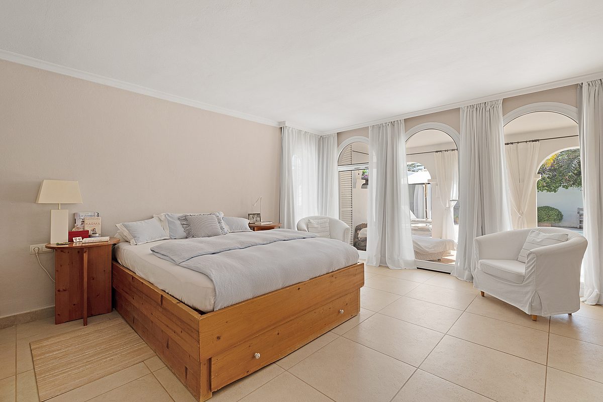 Mediterrane Villa mit wunderschönem Garten in Stadtnähe - 16