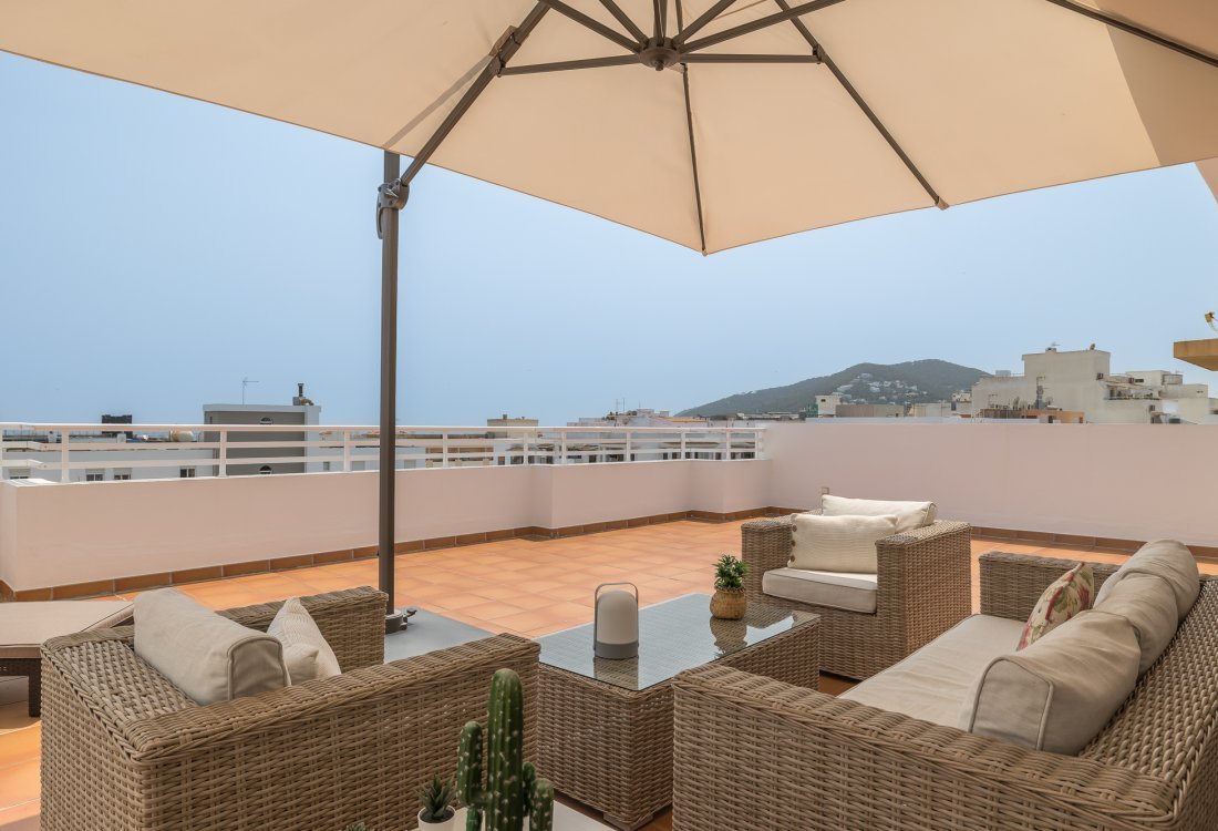 Zentral gelegenes Penthouse mit Panoramablick - 1