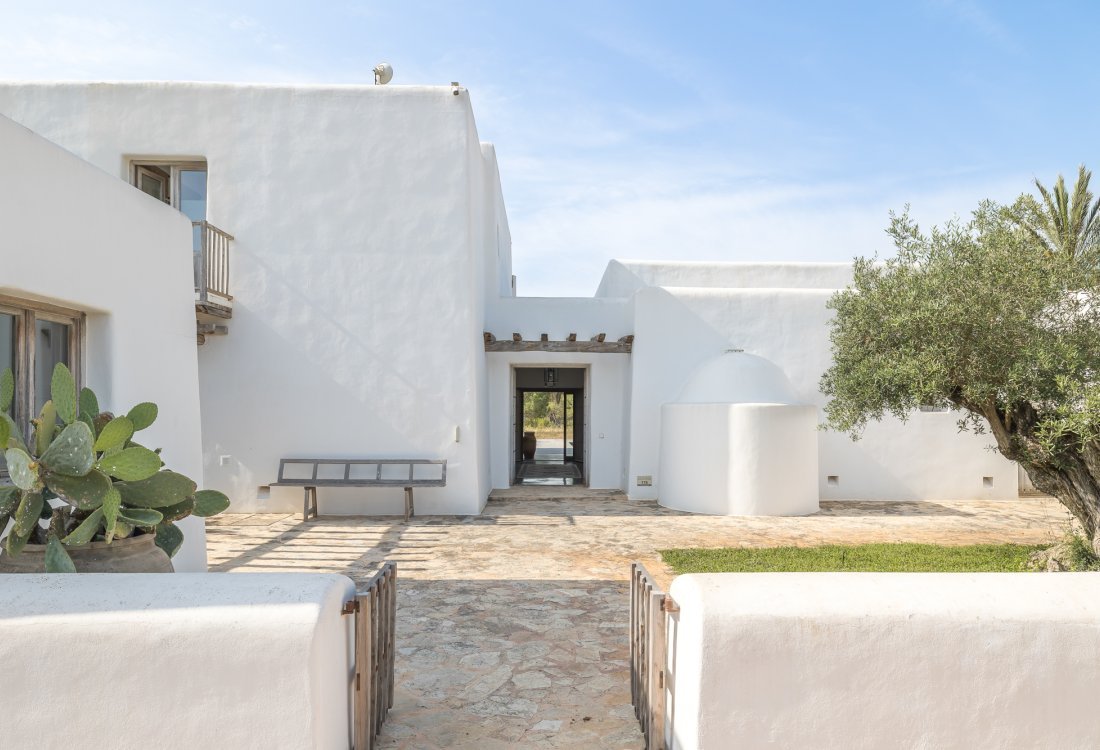 Classic Blakstad finca in prime location - 1