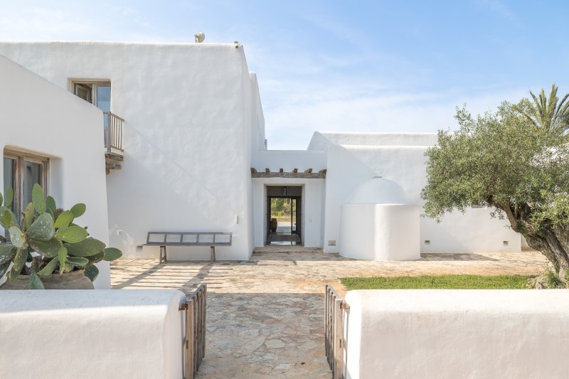 Classic Blakstad finca in prime location - 1